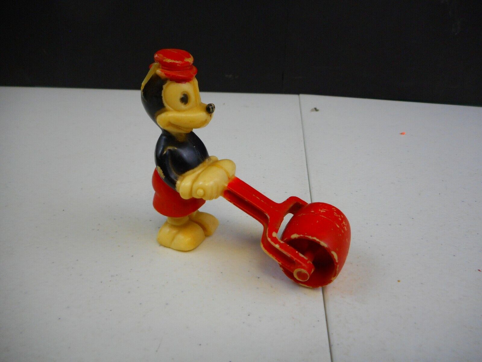 Vintage Mickey Mouse Plastic Walking Toy 5B3