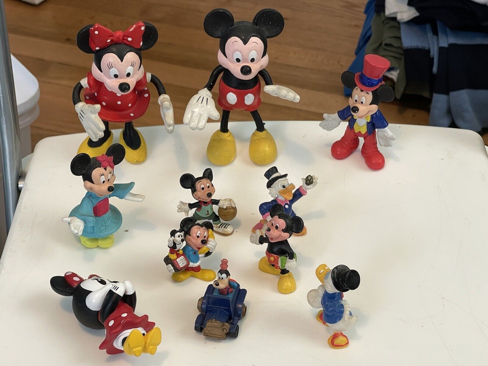Collection of  11 mickey and mini mouse , Disneyland Must Have , (14)