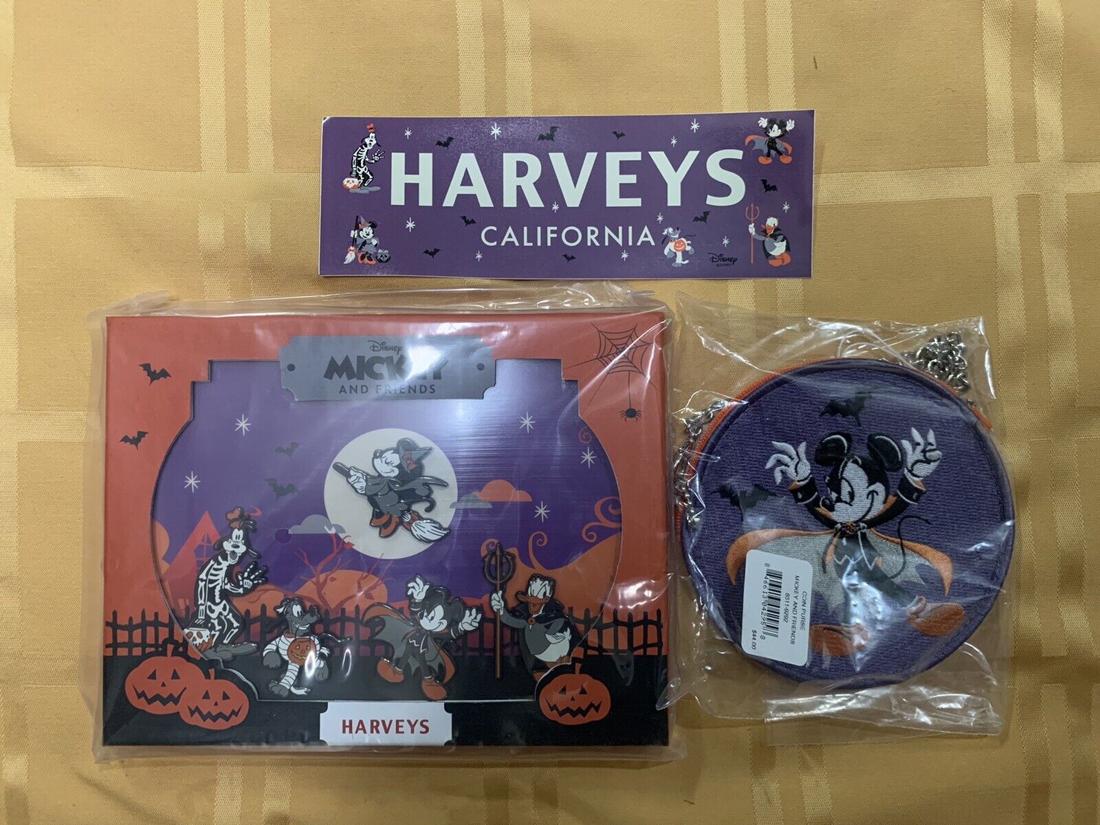 Harveys Halloween Disney Mickey And Friends Coin Purse And Pin Set Bundle Minnie