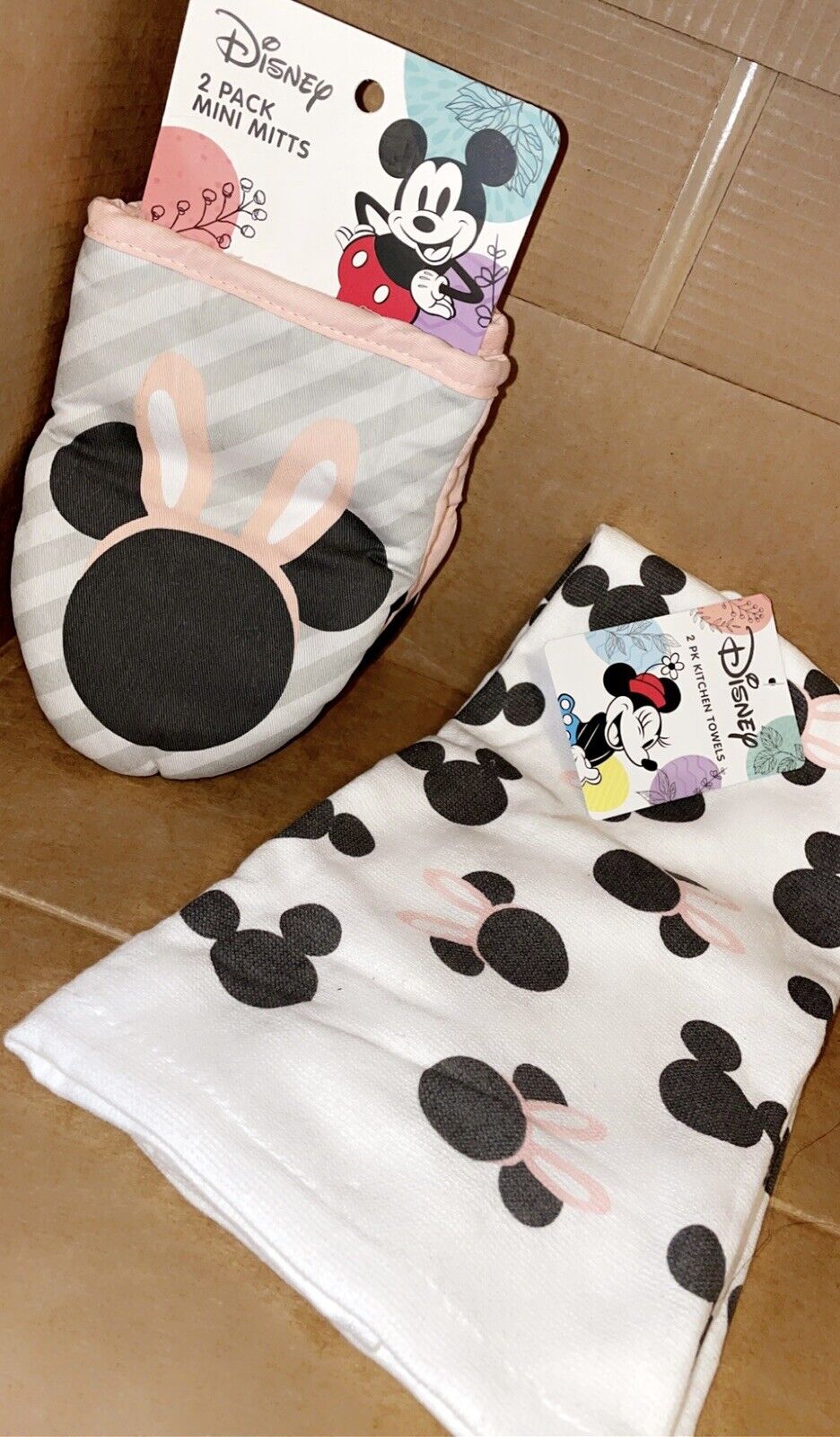 Disney Mickey Mouse Head With Bunny Ears 2 Pack Mini Oven Mitts & kitchen towels