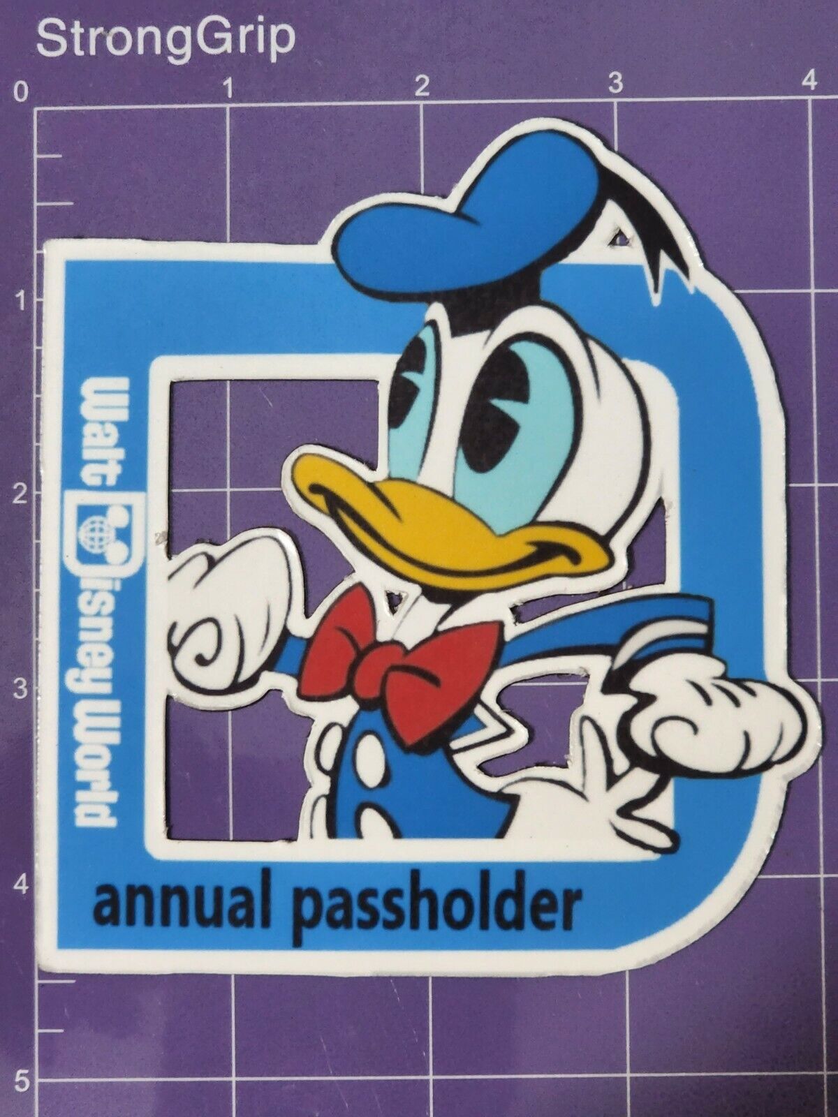 Walt Disney World passholder Magnet 2023 Donald duck