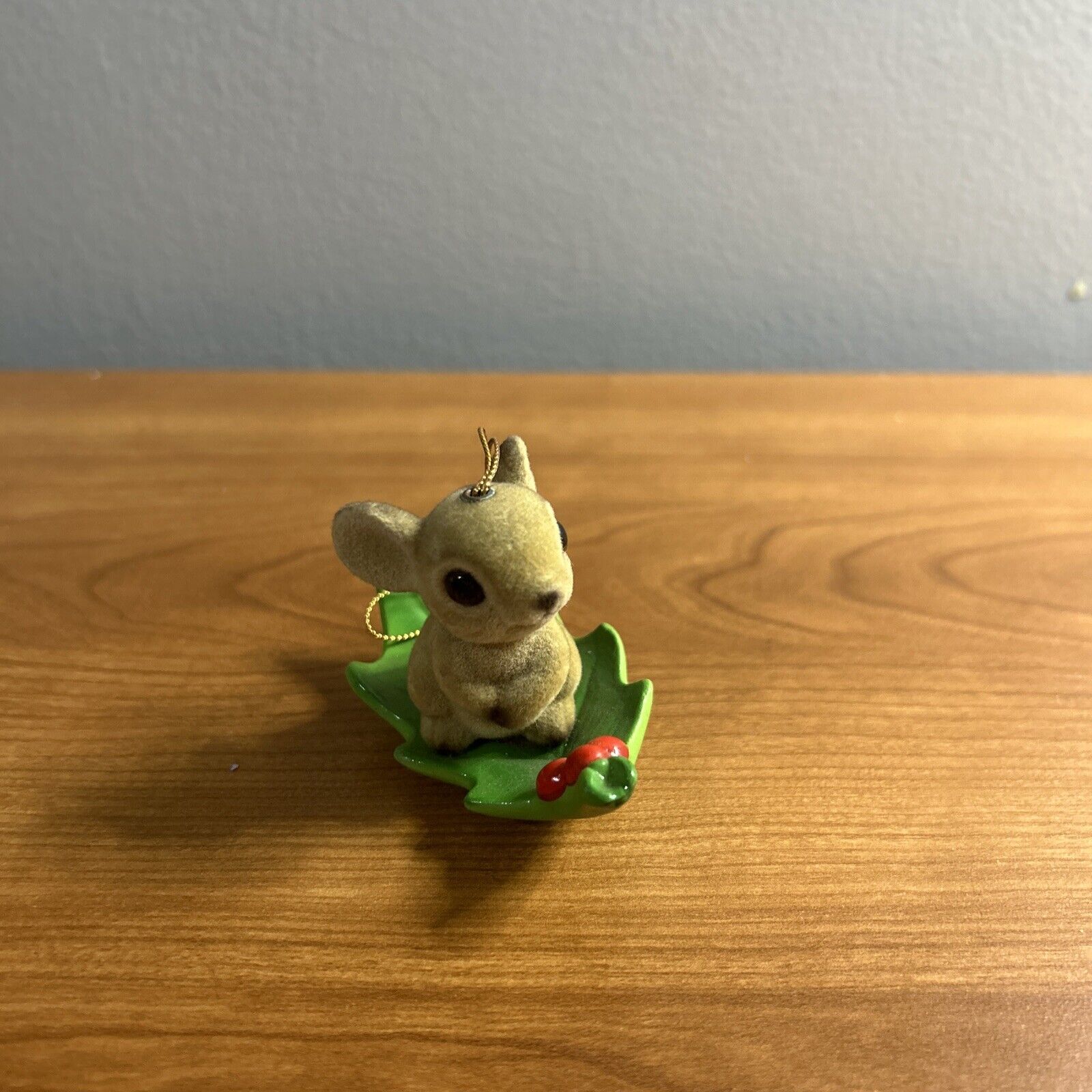Mouse Ornament Leaf Ceramic Mini