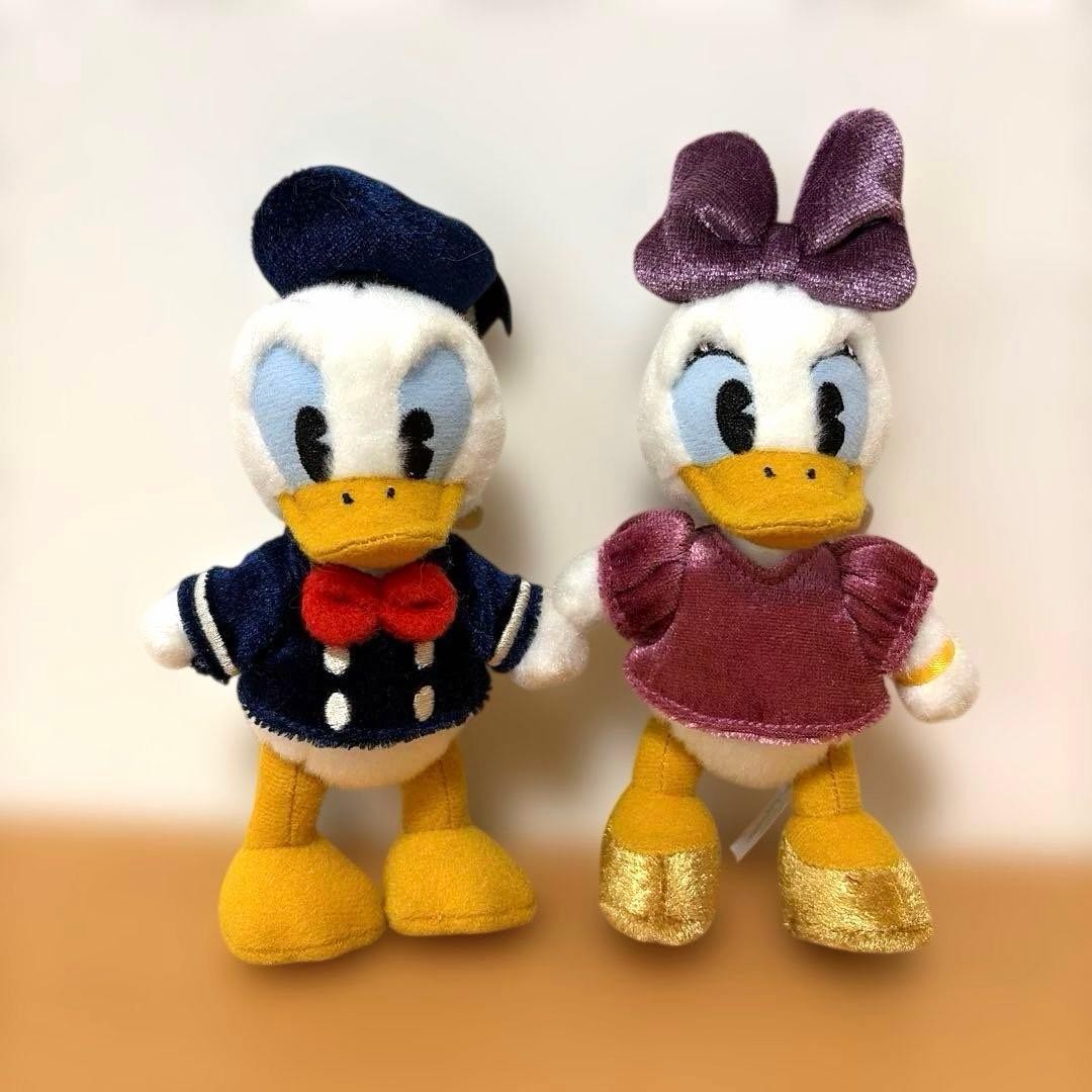 Tokyo Disney Resort Limited Edition Classic Old Donald & Daisy Plush Badge Doll Tokyo Disney Resort Limited Edition Classic Old Donald & Daisy Plush Badge Doll