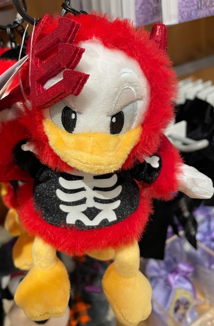 Disney Store Japan Donald Duck Halloween Devil Plush Keychain 2026 NWT Disney Store Japan Donald Duck Halloween Devil Plush Keychain 2026 NWT