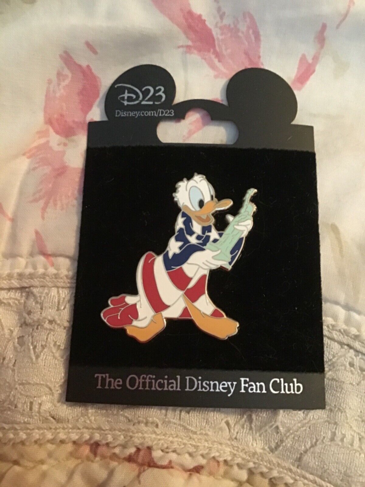 Disney D23 Reagan Library Donald Duck in Flag with Statue of Liberty Pin