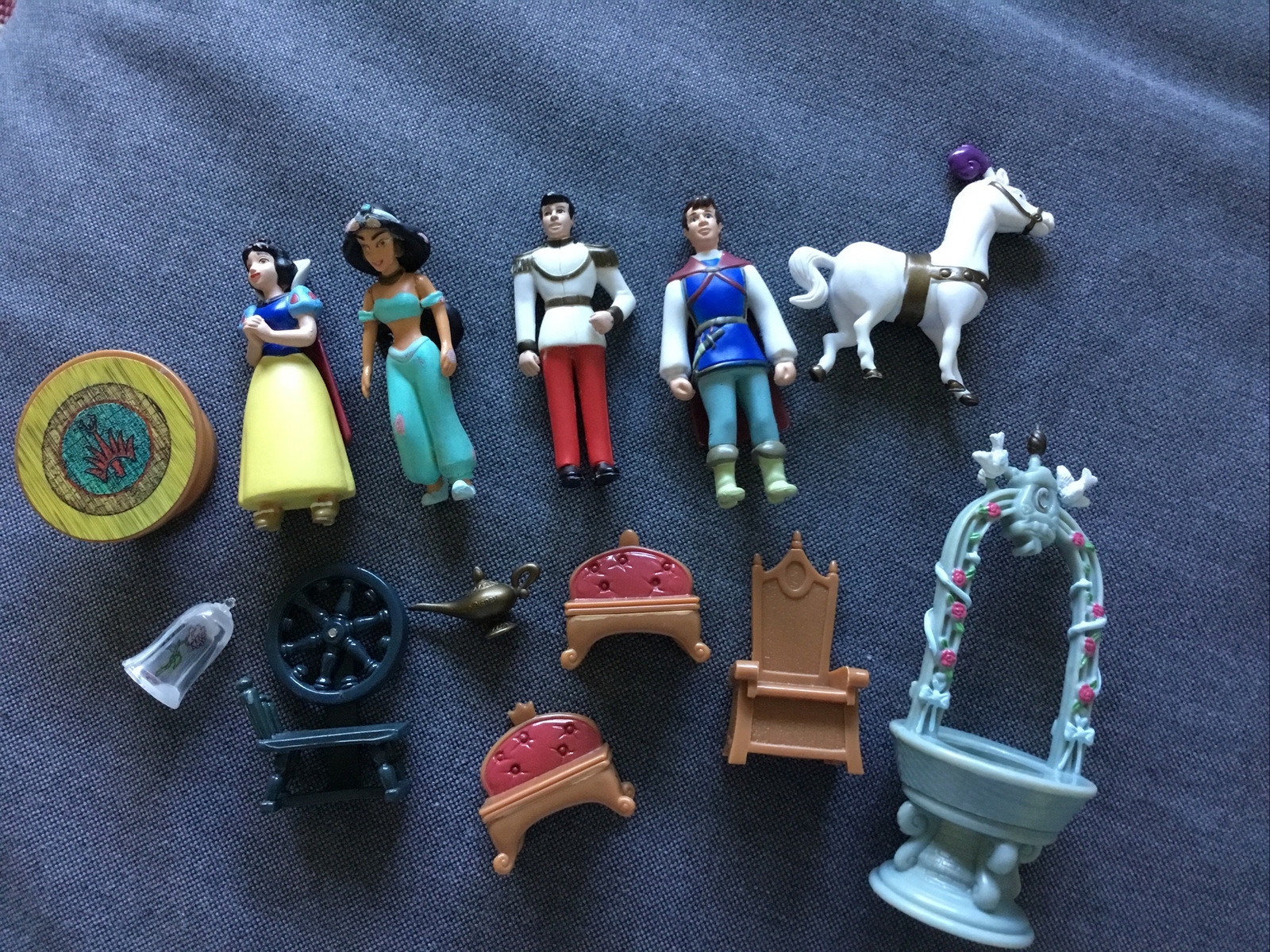 Lot Disney Princess Theme Park Monorail Cinderella Castle Playset ...