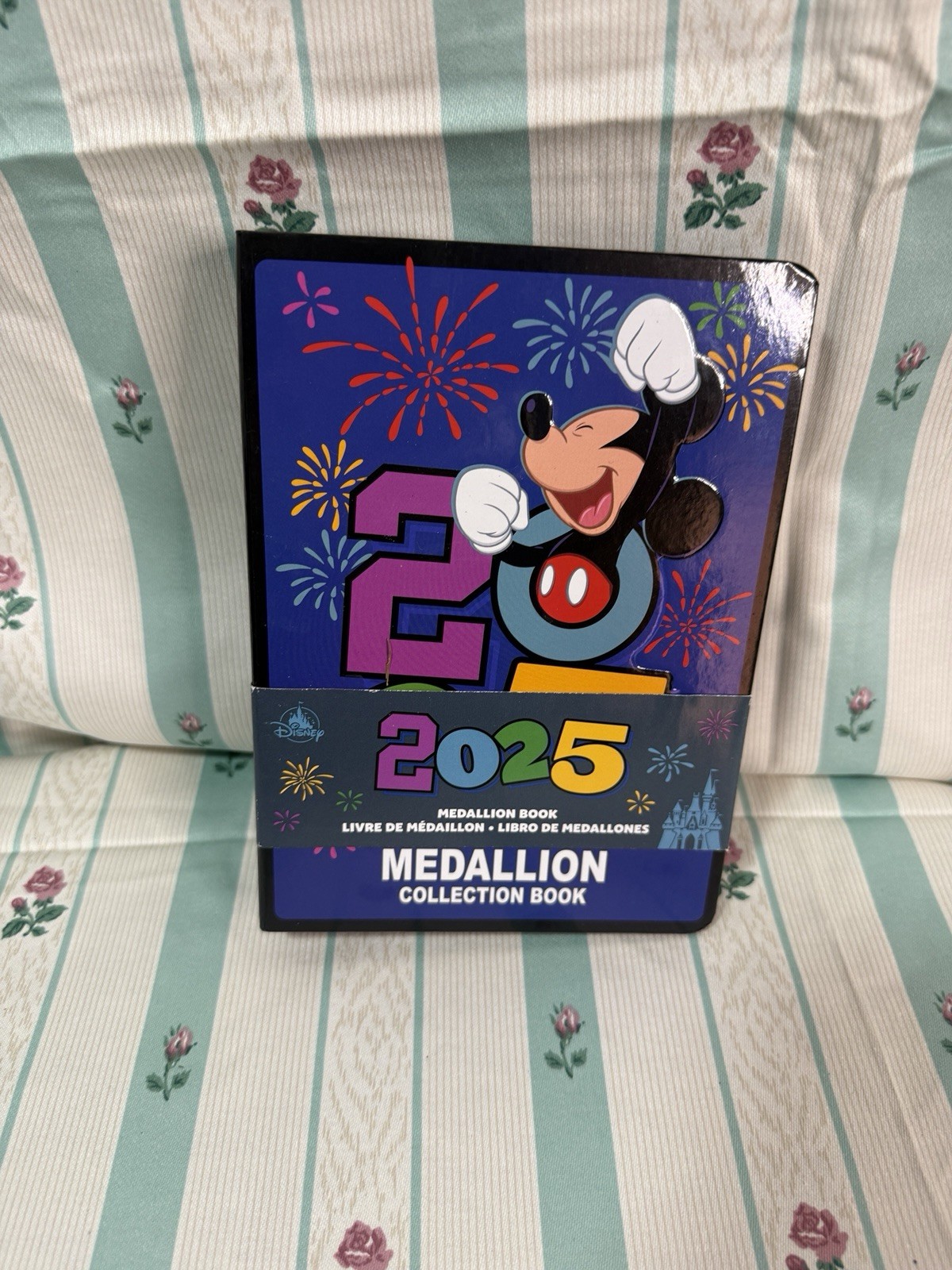2025 Walt Disney World Parks Mickey Mouse Medallion Collection Coin Book NEW WDW 2025 Walt Disney World Parks Mickey Mouse Medallion Collection Coin Book NEW WDW