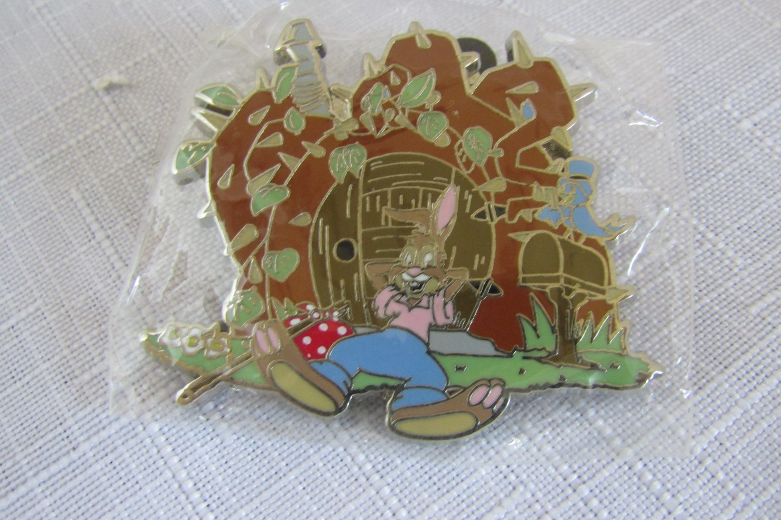 2012 Disney Splash Mountain Reveal Conceal Mystery Brer Rabbit & Briar Patch Pin