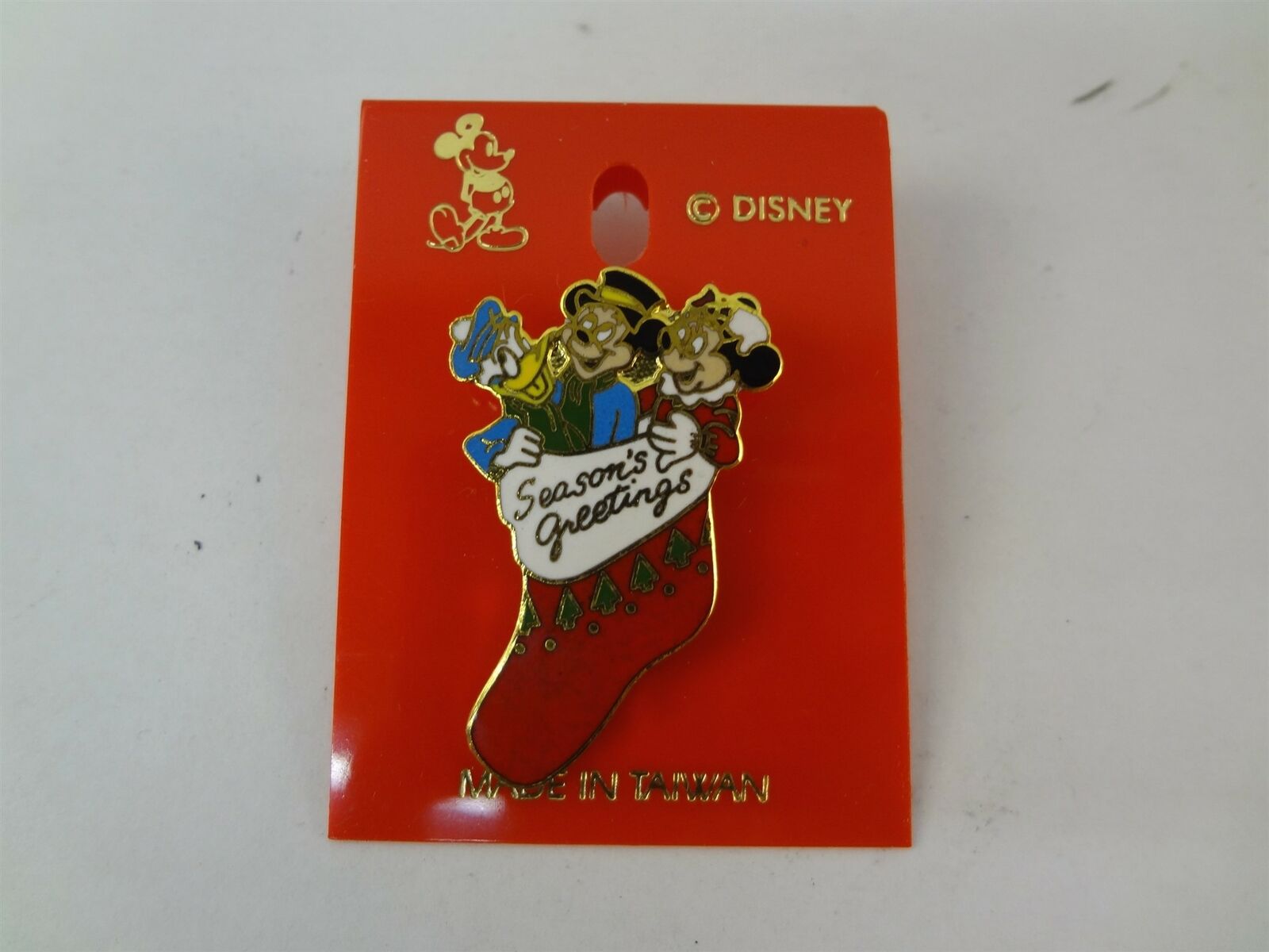 Disney Season\'s Greenings Mickey Minnie Mouse Donald Duck Caroler Souvenir Pin
