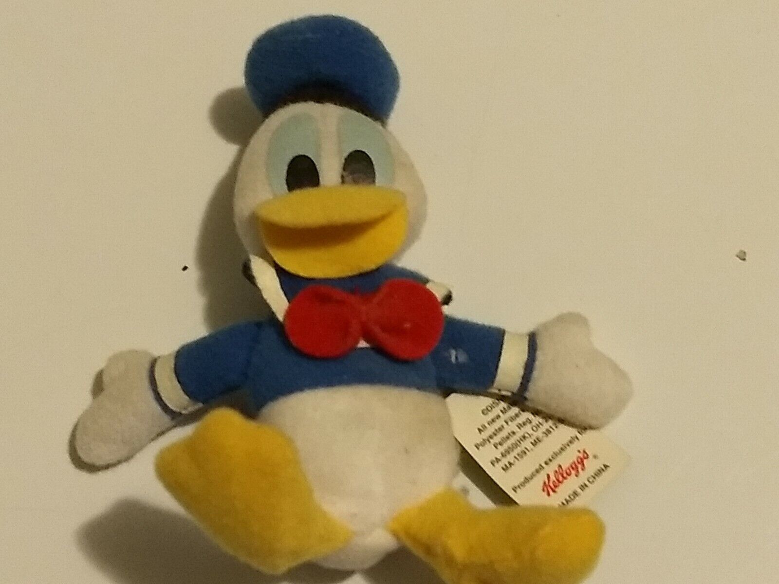 Walt Disney World Donald Duck Mini Bean Bag 4 inches Kellogg\'s with tag 
