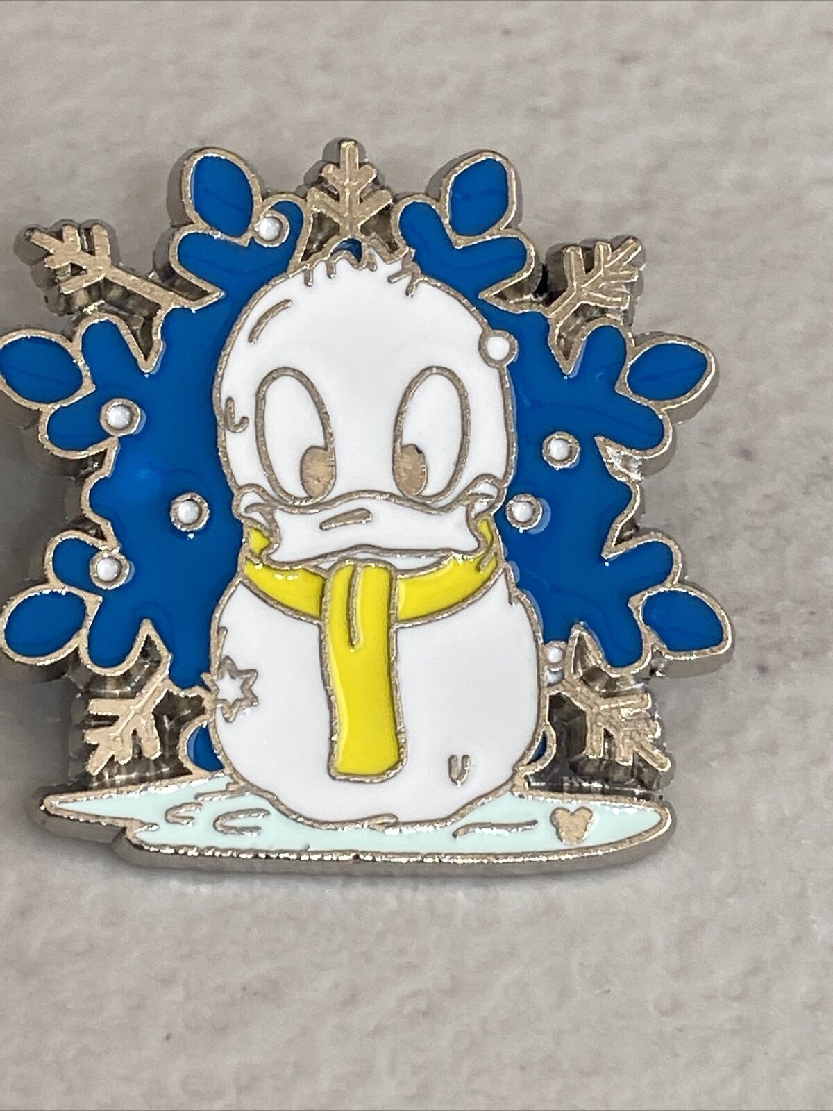Disney Pin Donald Duck Snowflake Hidden Mickey Trading