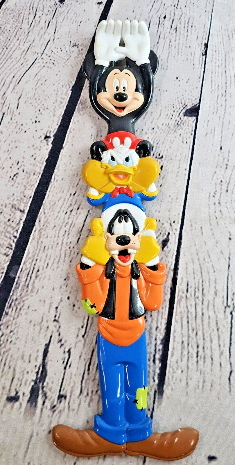 Walt Disney World Souvenir Back Scratcher Mickey Donald Goofy Totem Style 15\