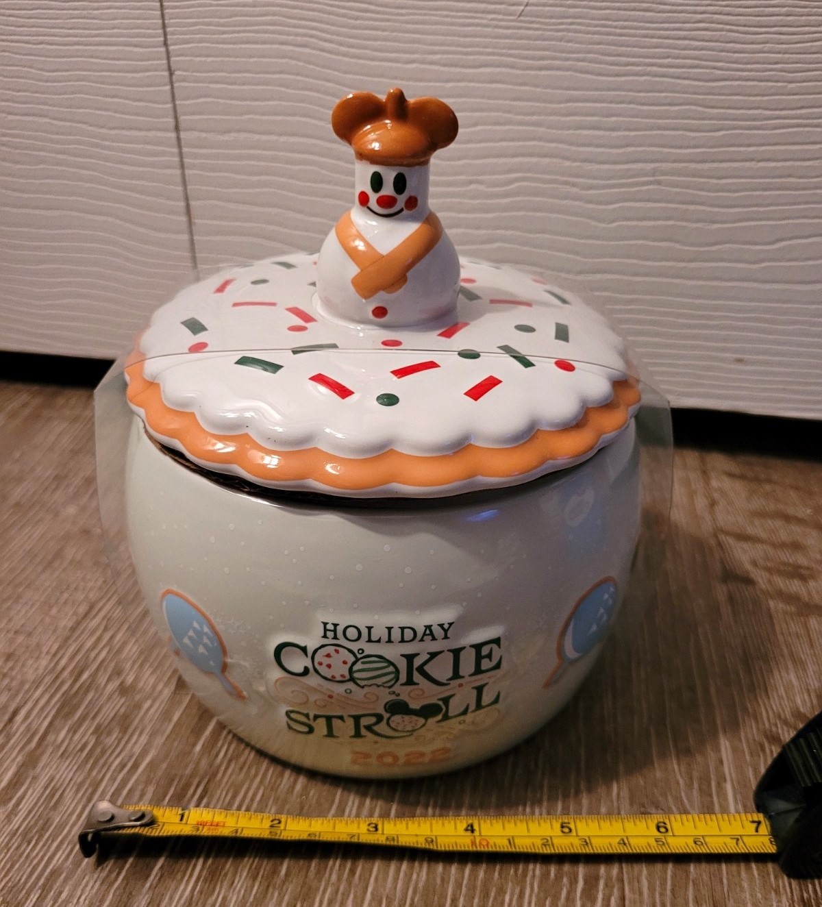 Disney Holiday Cookie Stroll 2022 Mickey Mouse Ceramic Cookie Jar Canister Disney Holiday Cookie Stroll 2022 Mickey Mouse Ceramic Cookie Jar Canister
