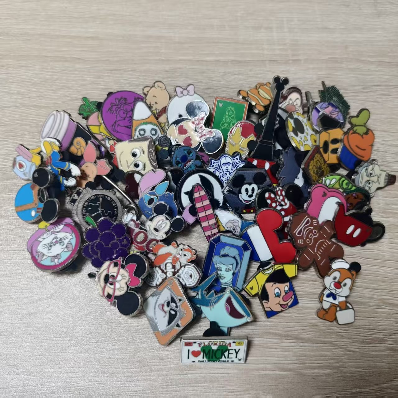DISNEY PIN TRADING LOT 50, NO DUPLICATES, , 100% TRADABLE DISNEY PIN TRADING LOT 50, NO DUPLICATES, , 100% TRADABLE