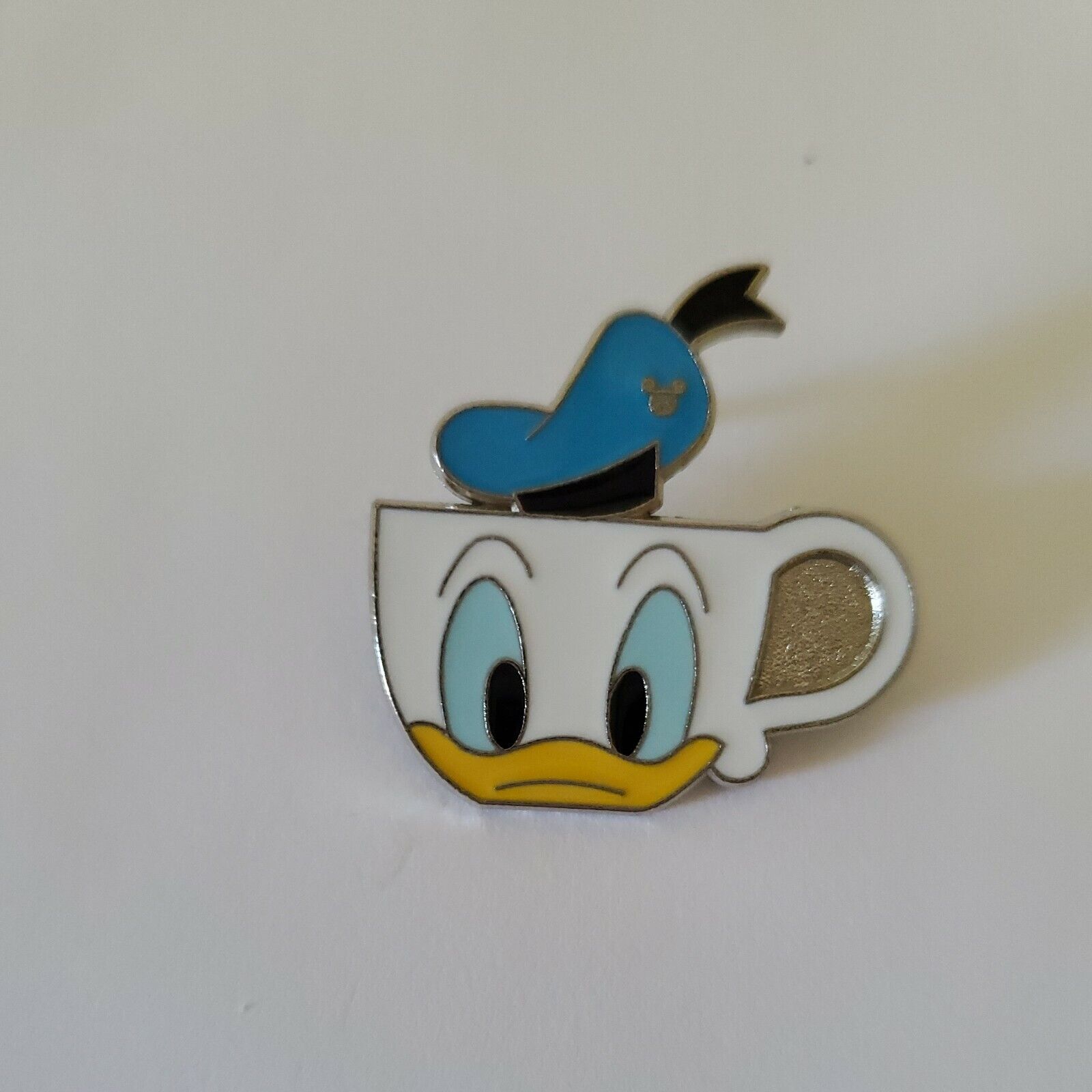 Donald Duck Tea Cup Kitche Essentials Mug Disney Trading Pin NEW