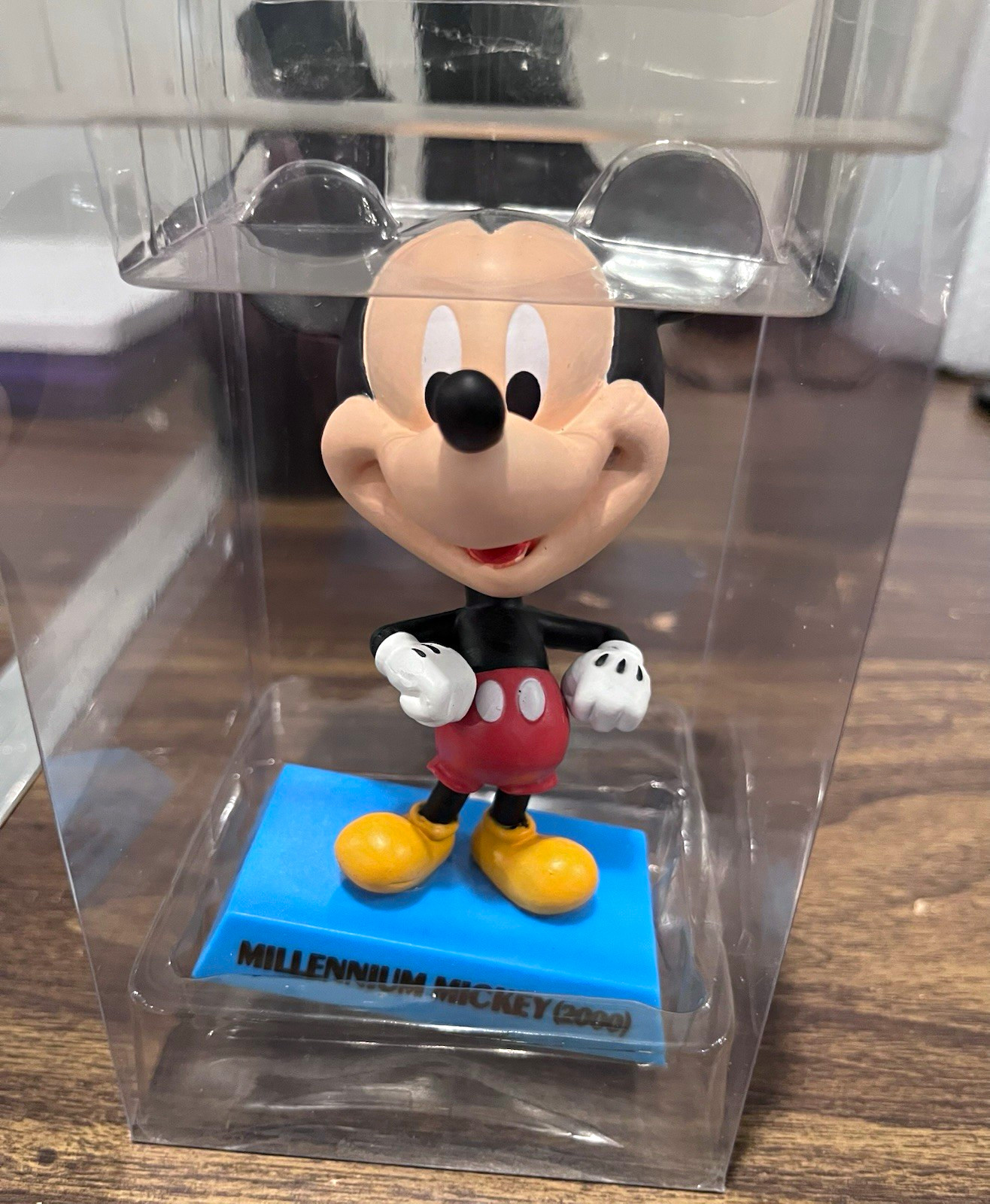 Disney Millennium Mickey Mouse 2000 Figurine Bobblehead Blue Base In Box Disney Millennium Mickey Mouse 2000 Figurine Bobblehead Blue Base In Box
