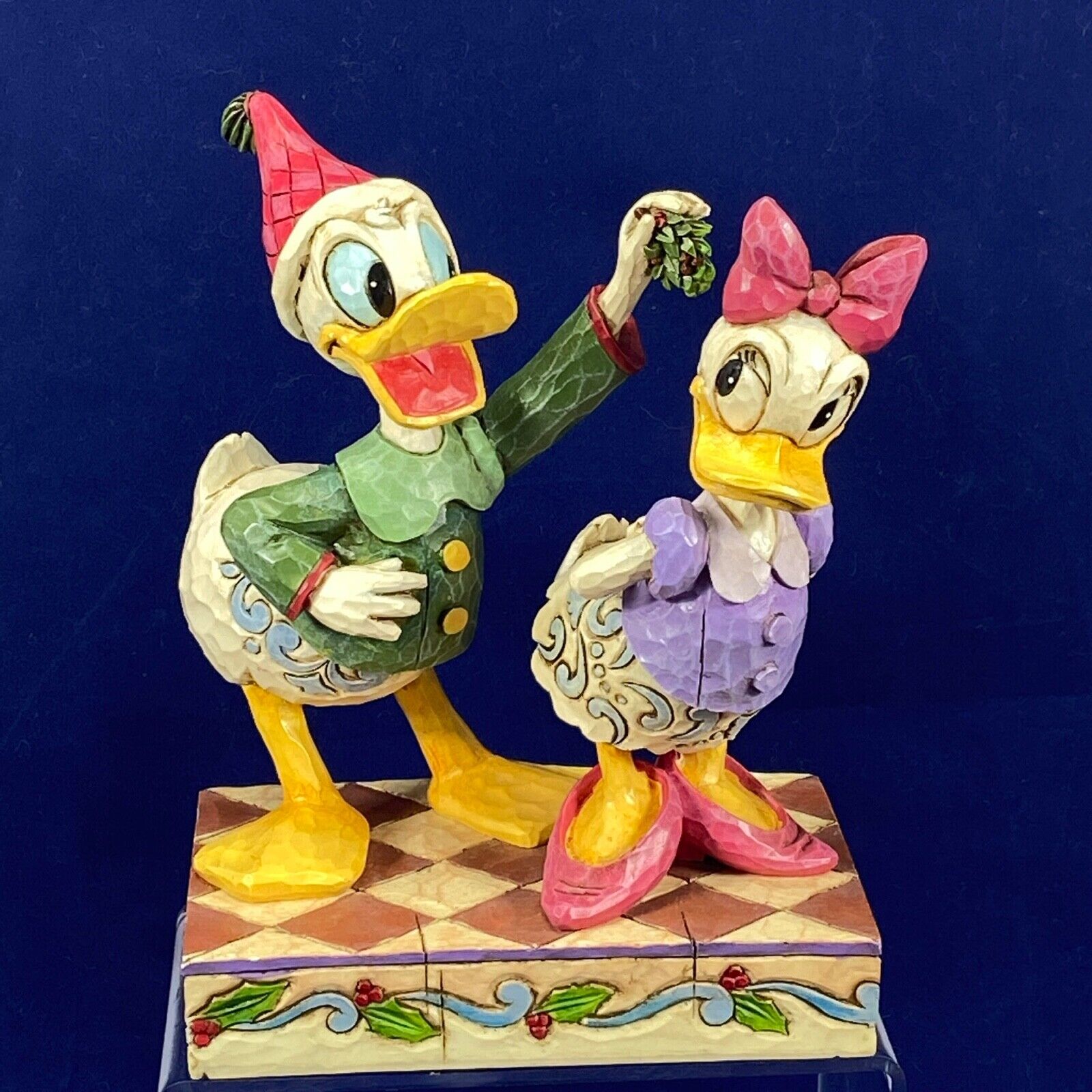 Jim Shore Disney Donald Daisy Duck Mistletoe Moment Showcase Collection 4011039