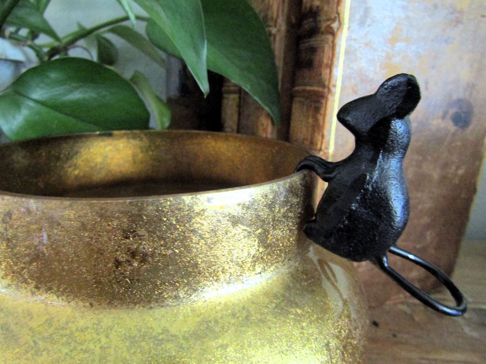 New Cast Iron Tiny Miniature Perched Mini Mouse Mice Plant Pot Hanger Rodent