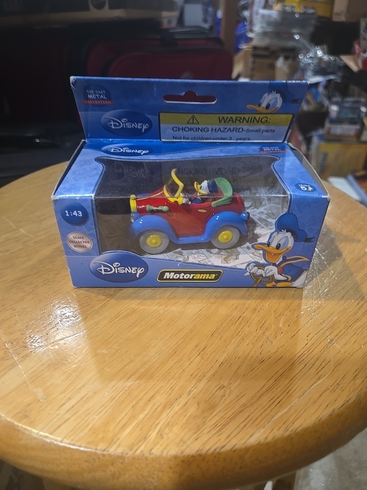 Disney Motorama Donald Duck Die Cast Metal 1:43 Scale Car #496035 NIB Collector Disney Motorama Donald Duck Die Cast Metal 1:43 Scale Car #496035 NIB Collector
